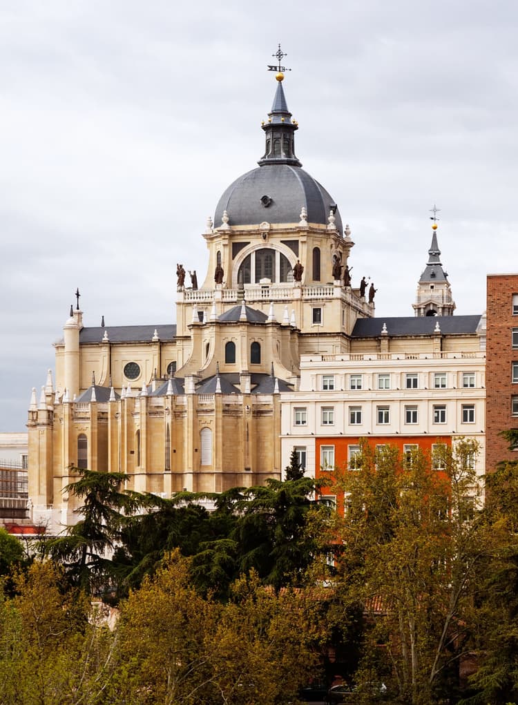 santa maria real almudena
